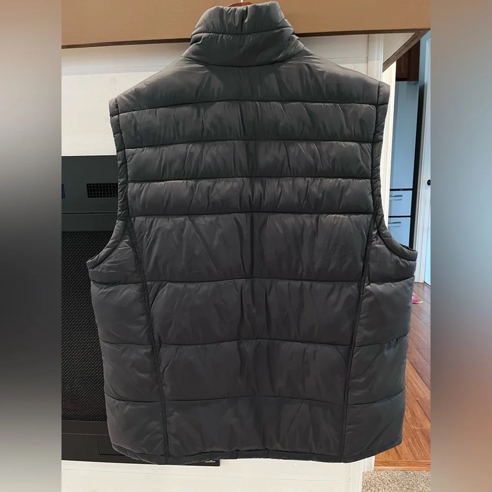 IZOD Advantage Performance puffer mens large vest Gray EUC